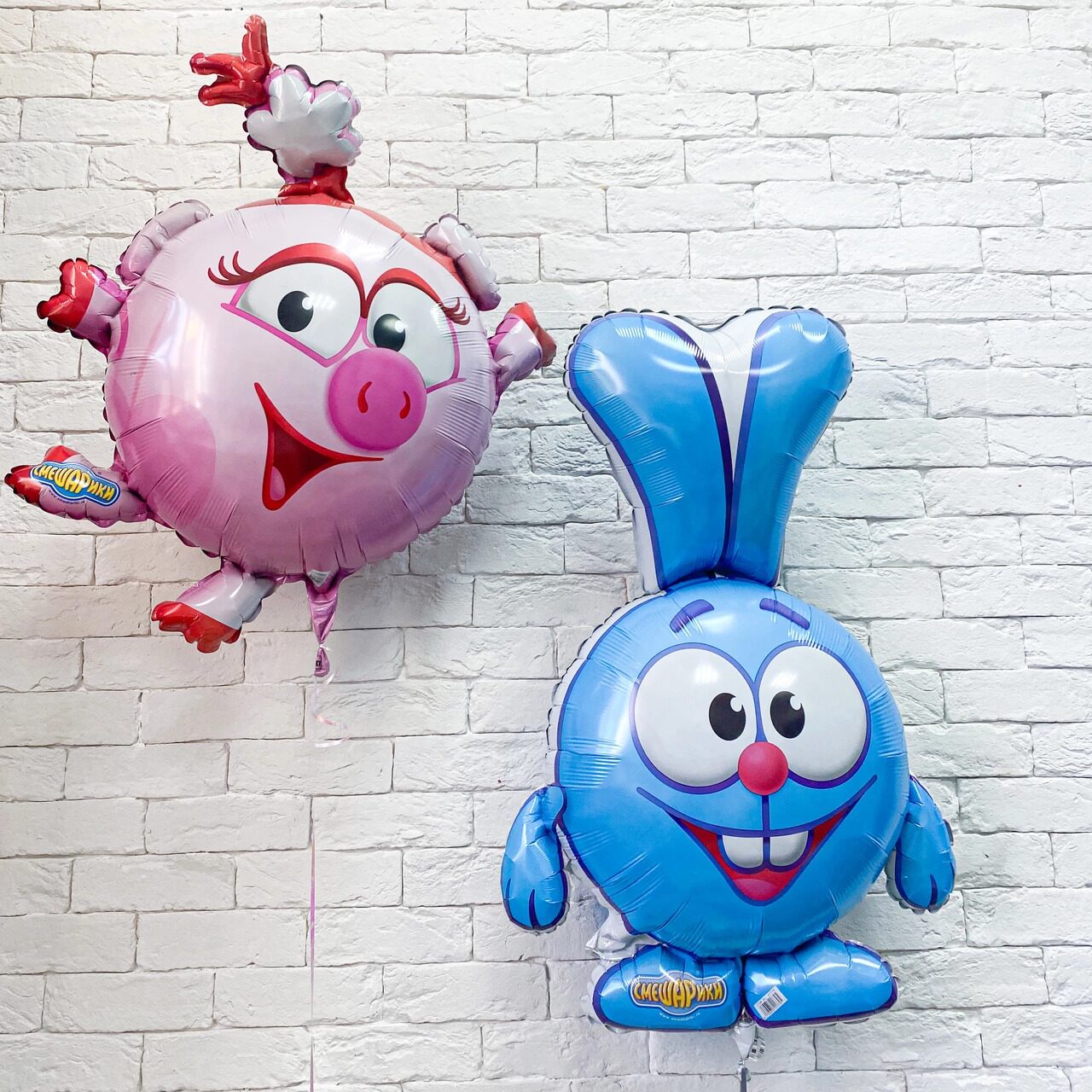 Смешарики из воздушных шаров — Фольгированный шар Нюша и Крош